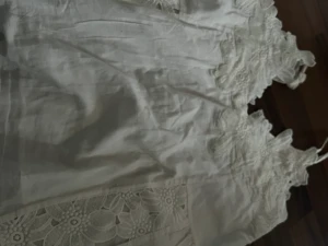 Vit blus  - Vit blommig blus! Köpt second hand ⭐️ bra skick