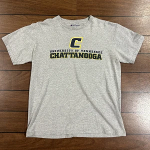 Champion chattanooga - Snygg vintage T-shirt i storlek L barn storlek XS vanlig storlek! Bara att skriva om du undrar över något🙏