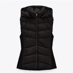 Zara väst  - Säljer denna jätte fina zara västen i storlek xs, aldrig använd endast testad, 