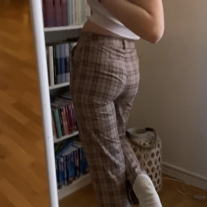 Rutiga kostymbyxor - Urläckra rutiga byxor som kommer framhäva hur otroligt smaskig du är till din omgivning, men samtidigt ändå ger ett väldigt professionellt intryck Jag har älskat och vårdat dem väl