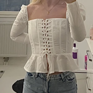 Korsettopp missguided  - Korsett topp från missguided i strl 34 med prislappen kvar! Jag är 171 cm lång & den sitter perfekt ❤️