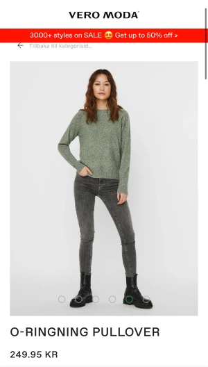 Grön stickad  - En grön stickad tröja från vero moda i stl M. Väldigt skön och jätte fin färg! Knappt använd💕