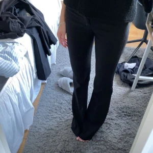 Kostymbyxor  - snygga kostymbyxor från zara som jag endast använt 1 gång men nu säljer för mer användning av någon annan!! 😊 för referens är jag 173