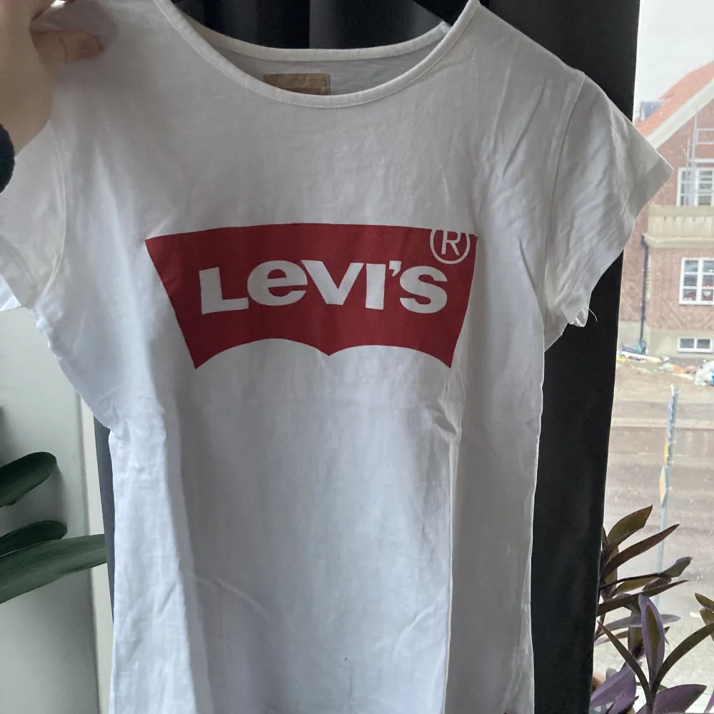 Vanlig LEVI’S t-shirt. . T-shirts.