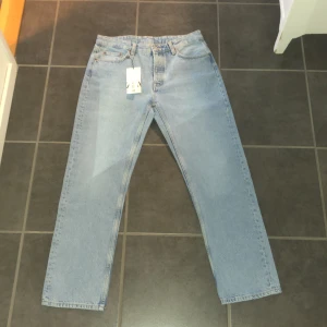 Jeans - Helt nya oanvända jeans från zara, storlek 42 straight fit 