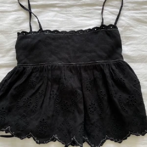 Zara topp - Säljer nu denna fina topp fem Zara! Inga defekter, superfin till sommaren❤️❤️