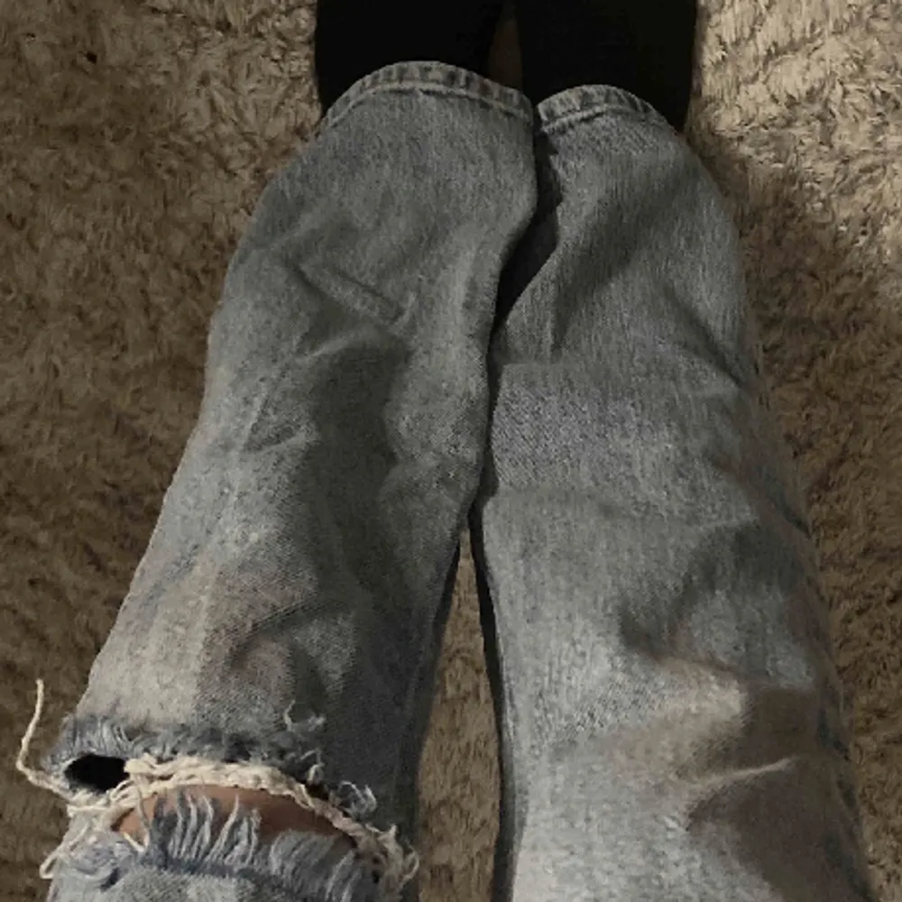 Säljer dessa fina jeans från Gina för att dom blivit för korta,dom är i super bra skick,köpte för 300 kr.. Jeans & Byxor.