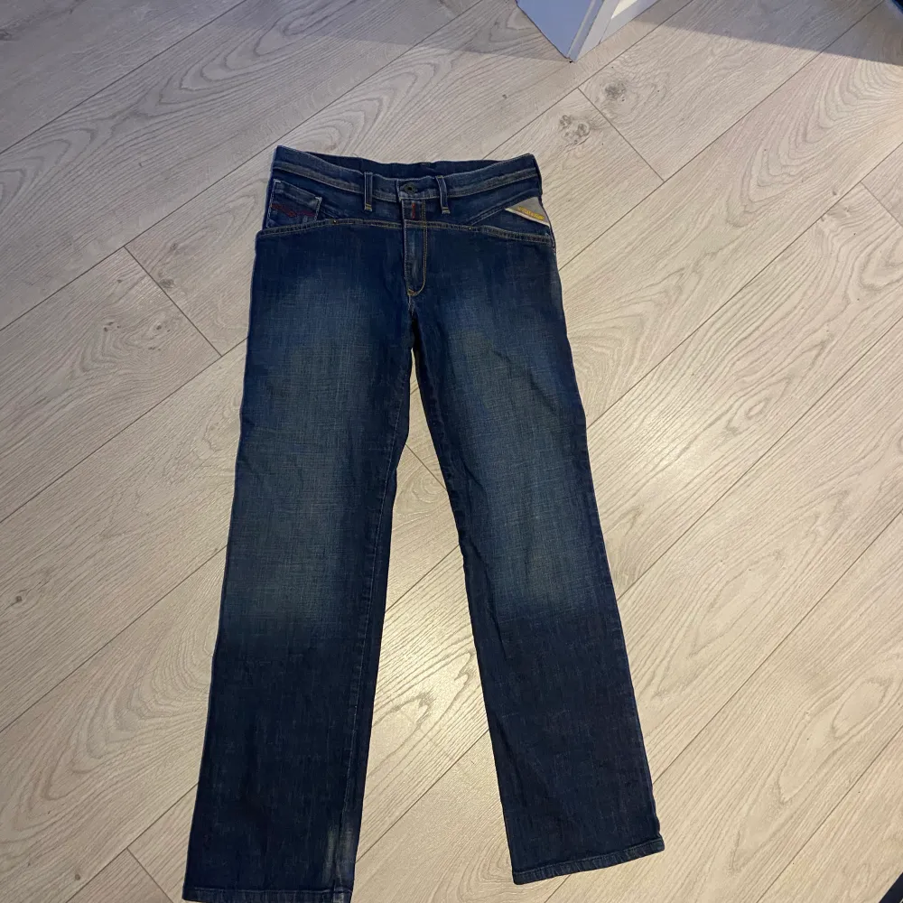 Vintage jeans från replay. Lågmidjade. Skitsnygga. Passar en xs eller liten s. . Jeans & Byxor.