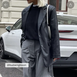 Oversized pu-kavaj - Helt ny kavaj i pu från nakd med lappar kvar. Perfekt nu till våren