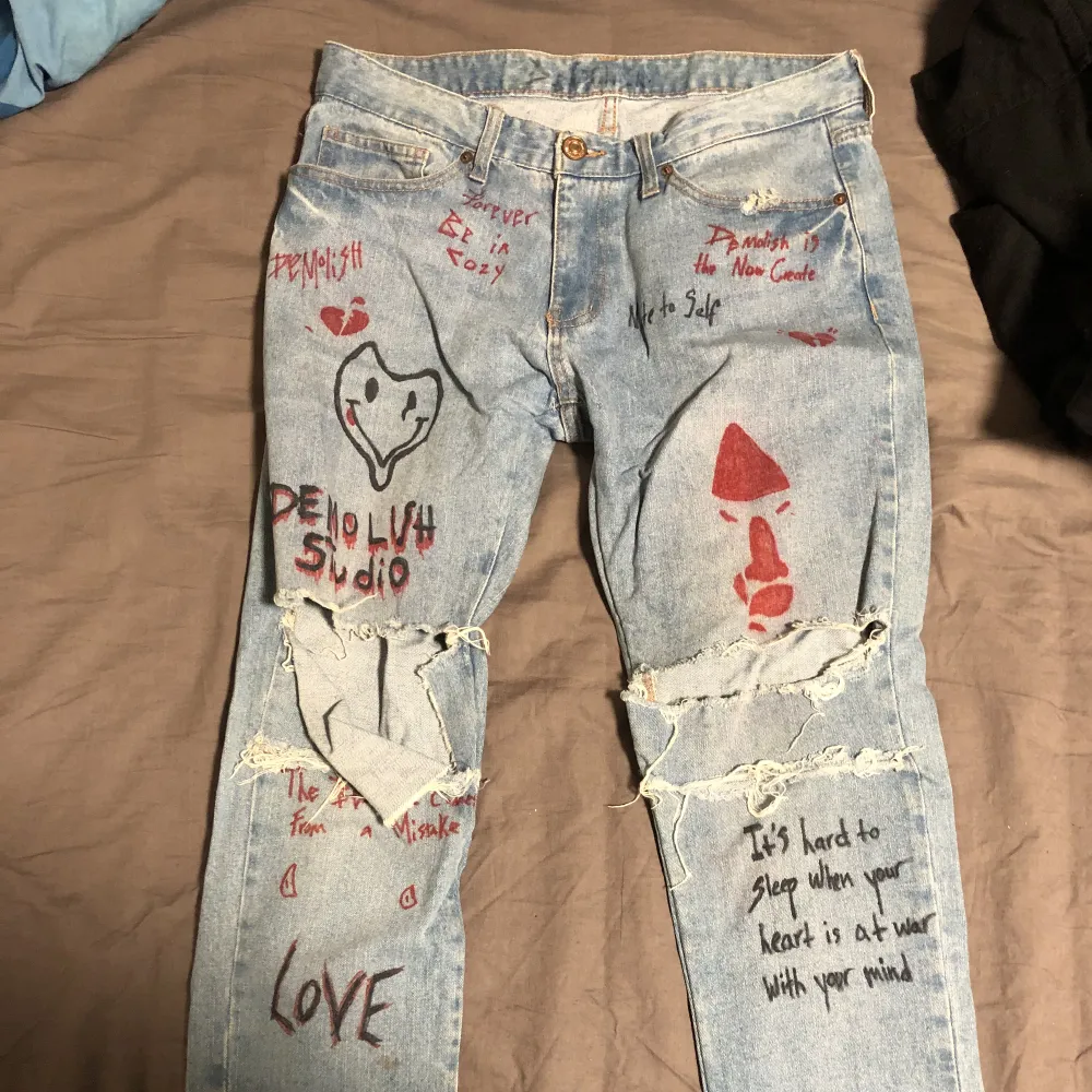 Custom made jeans, har en del kvar o ge, riktigt nice fit. Sitter perfekt på mig som är 170, bara o fråga om mer bilder om de behvös! . Jeans & Byxor.