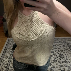 Topp H&M - Säljer denna snygga toppen från H&m, köptes förra sommaren men tyvärr kom den inte till användning💞