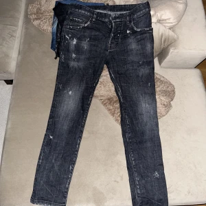 Dsquared2 Jeans - Dsquared2 Jeans. Knappt använda. Köptes för 2 år sen för 5000. 