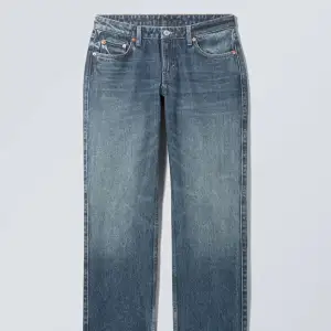 Arrow low straight jeans i storlek 27/30. Oanvända, säljer eftersom dom inte kommer till användning💕