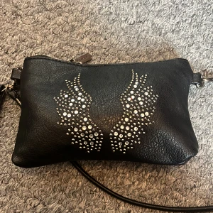 Zadig liknande väska  - Köpt i Köpenhamn men typ ej använd ❤️liknande Zadig 