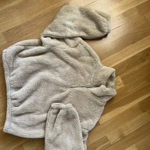 Tröja - Fin fluffig tröja Storlek XS Beige