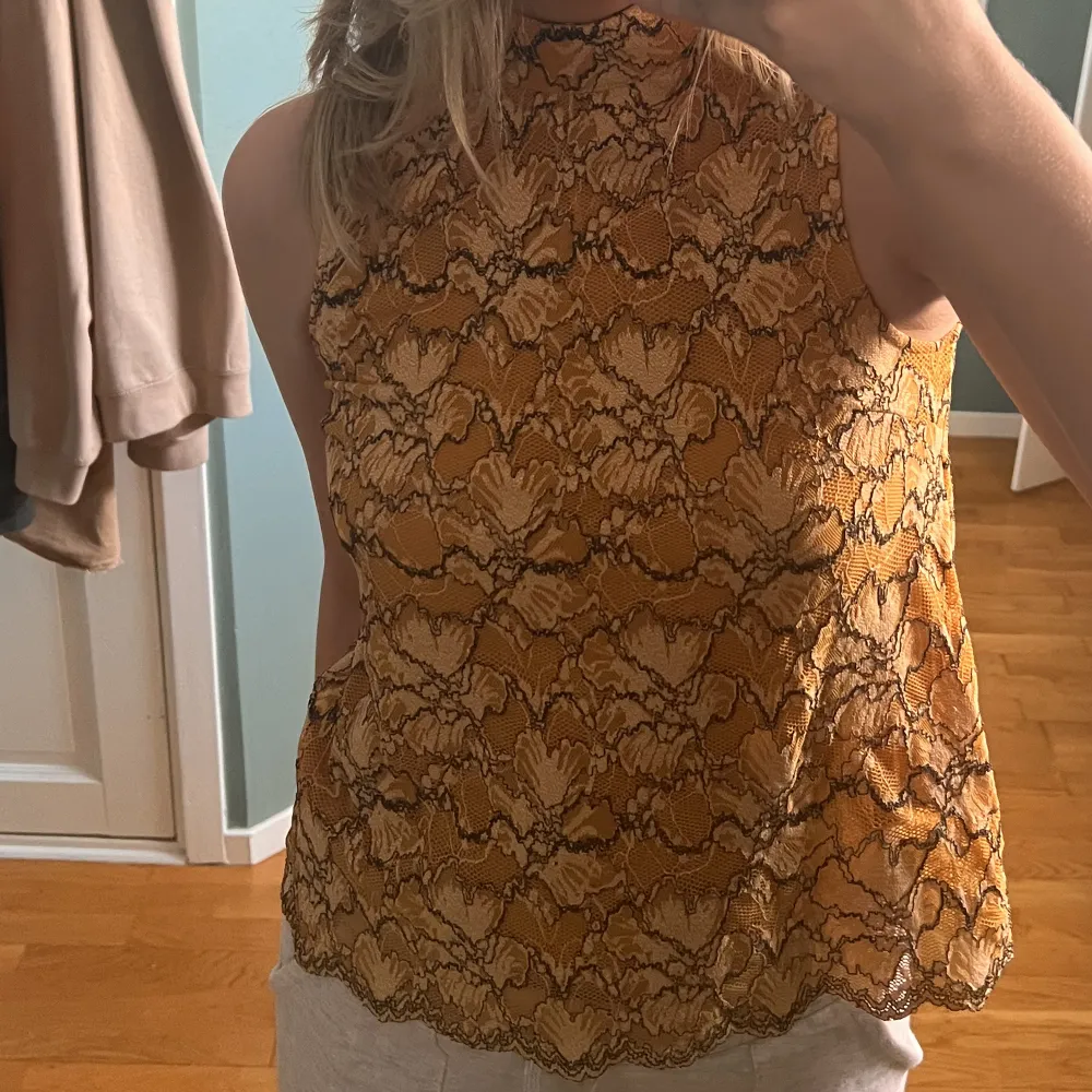 Så fin och unik topp från Carin Wester med jättefint mänster och färg💕 Funkar både med och utan bh under. Yläosat.
