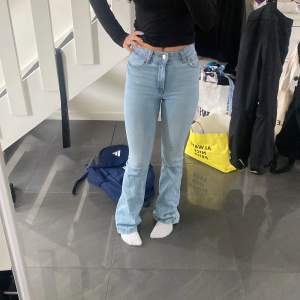 ett par zara jeans, väldigt fina 