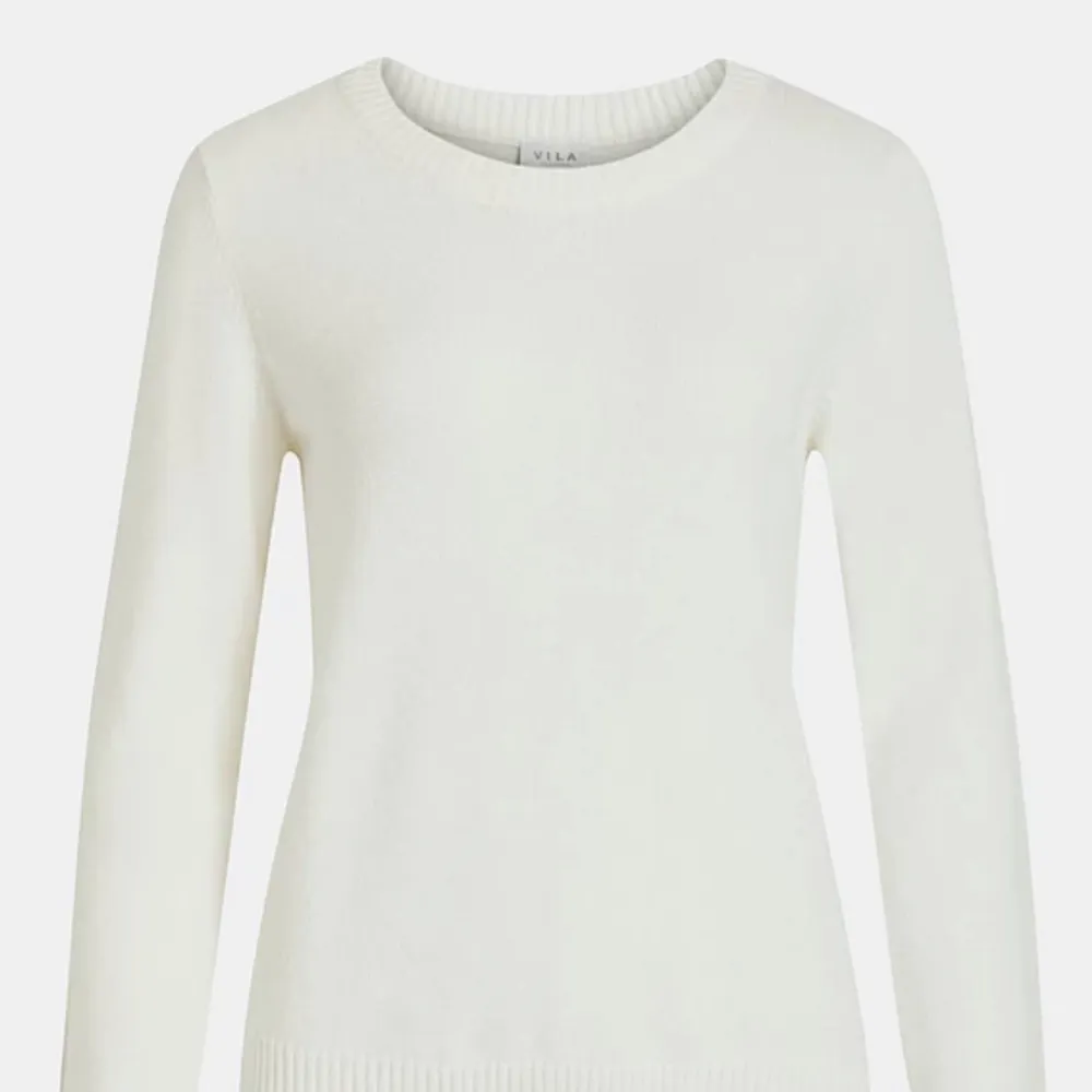 En jättefin vit stickad tröja från vila!❤️  storlek Xs men skulle säga att den passar som S också! 💓Nypris: 329kr. Stickat.