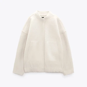 Zara bomberjacka oversize - Intressekoll på den populära limited edition jackan från zara i den mindre storleken. Anvönd en gång och som ny💕