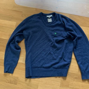 Stickad tröja - Limited edition Lyle scott stickad tröja. Nypris ligger på 999kr