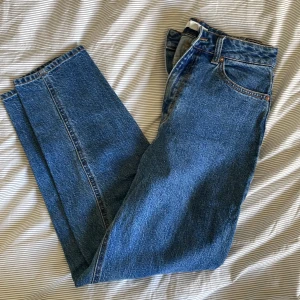 Mom jeans - Mörk wash mom jeans stl 36