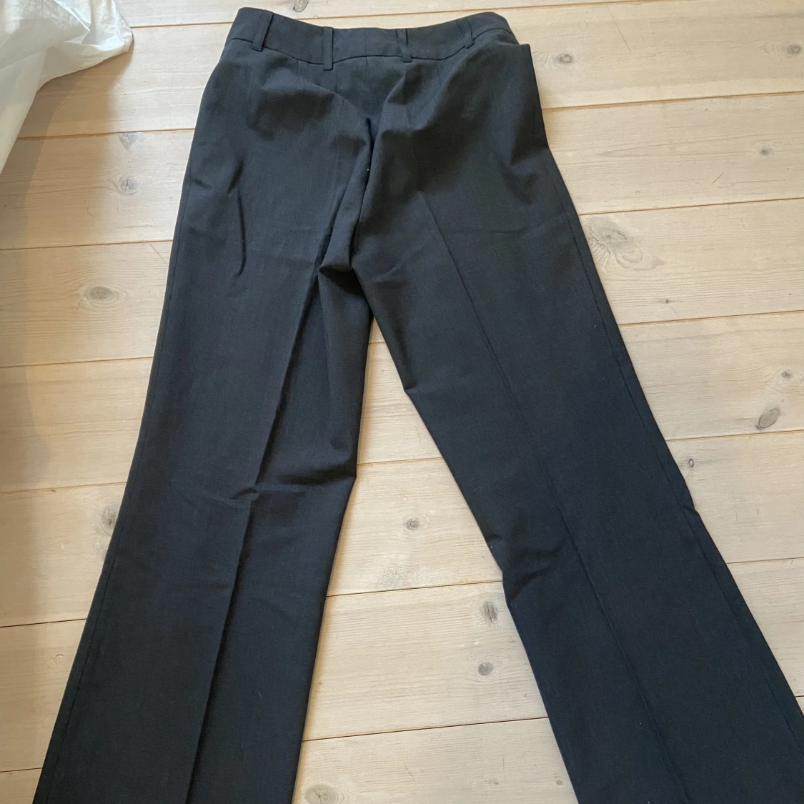 Mörkgrå kostymbyxor - 90