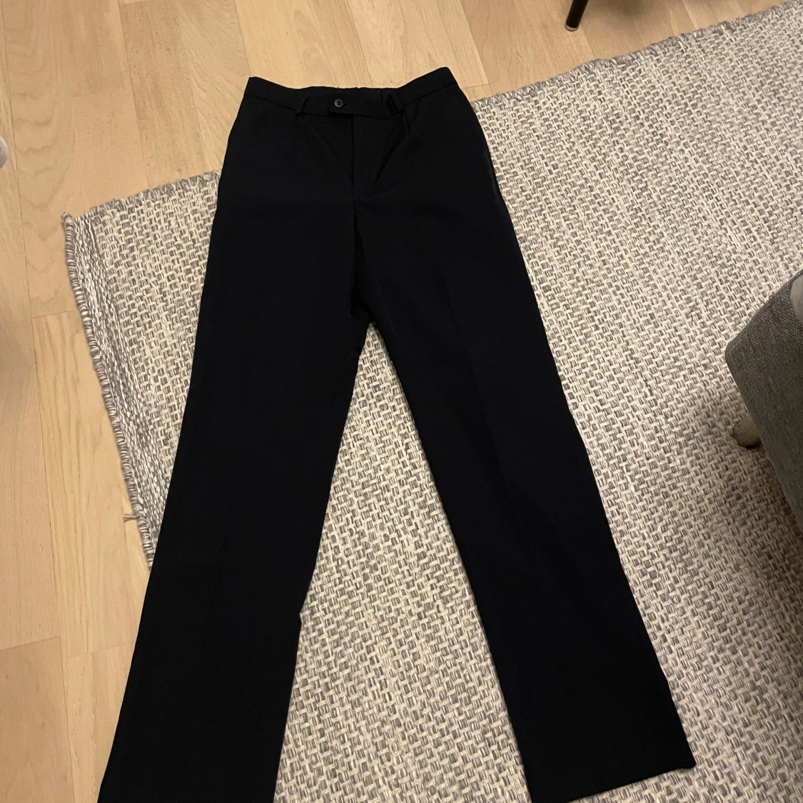 Marinblå kostymbyxor - 90