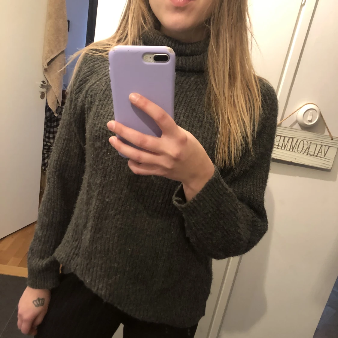 Stickad tröja med krage