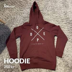 Vinröd dope hoodie aldrig använd, storlek S 250+frakt pris går att diskutera 