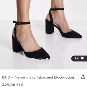 Höga klackar från asos med justerbar ankelrem, använd en gång. Nypris 429kr