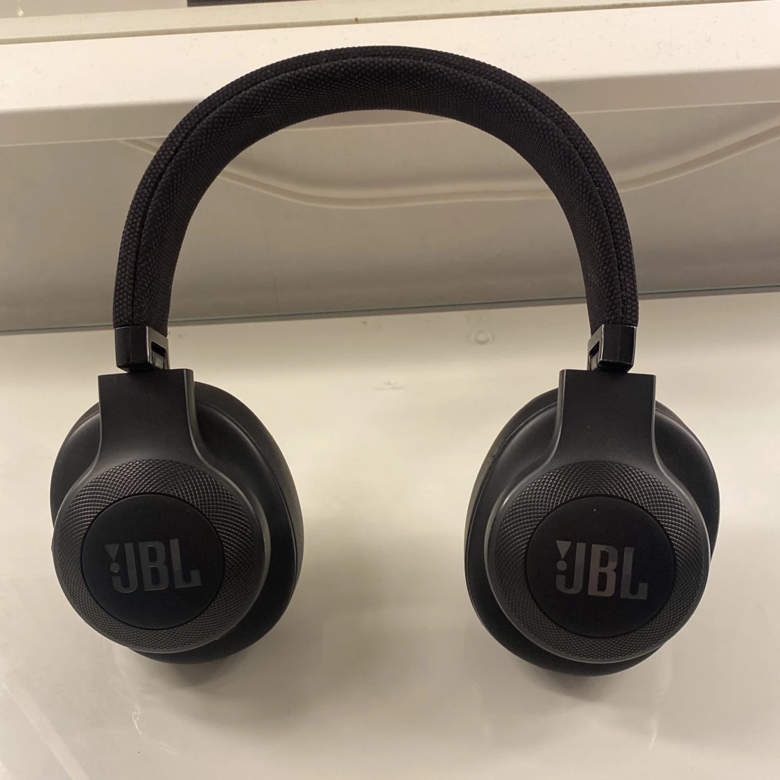 JBL hörlurar knappt använda