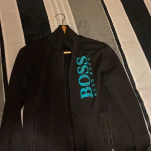 Hugo boss kofta - Hugo boss kofta knappt använd