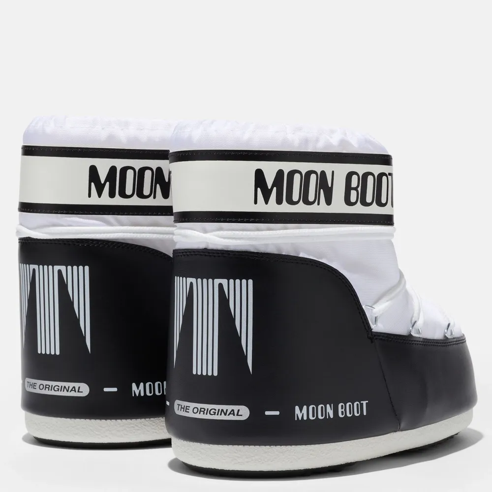 Säljer dessa moon boots som inte kommer till användning. Använde de förra vintern men de är inte min stil riktigt. Det är väldigt bekväma!. Skor.