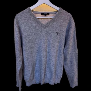 Gant V-neck  - Storlek XL men passar som S