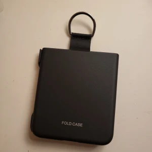 Samsung flip3 skal 3olika - 3 olika skal passar til Samsung flip 3