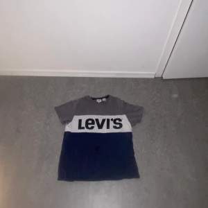 Levis t-shirt 