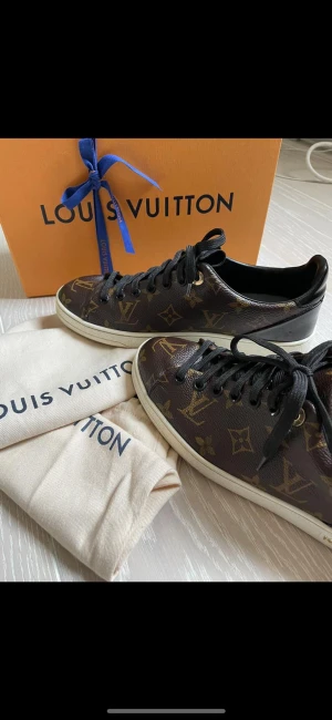 louis vuitton - Dm för mer info 