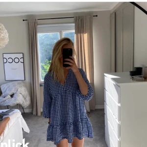 Zara klänning - Säljer denna sjukt populära klänningen från zara! Pris kan diskuteras 