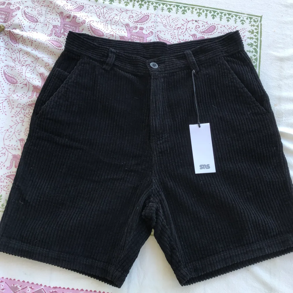 SNS Corduroy Shorts  Oanvända med tag Size S. Shorts.