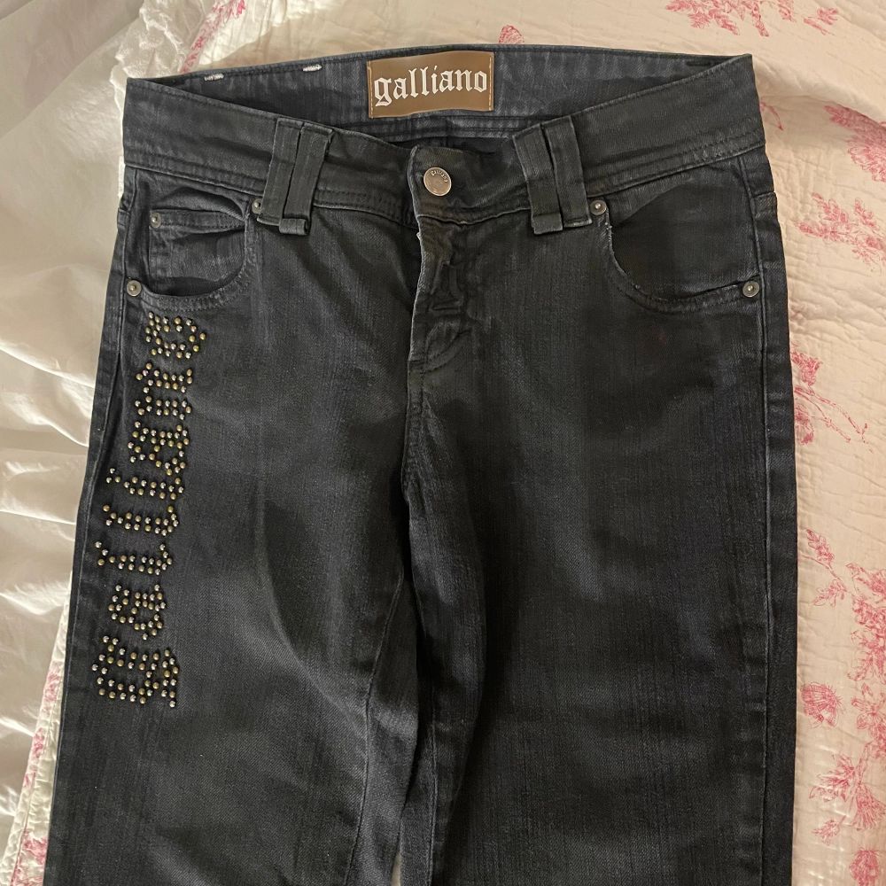 Galliano jeans Jeans & Byxor Plick Second Hand
