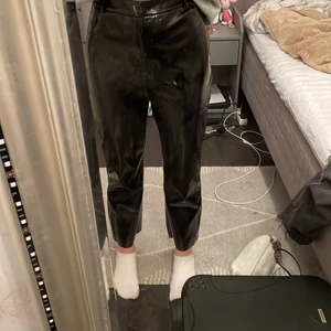 Skin byxor - Skin byxor från GinaTricot. Säljer dessa för använder dom inte längre.  Köparen står för frakt.