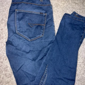 Jeans - Fina jeans men använder ej dom längre. Passar även S och M. 