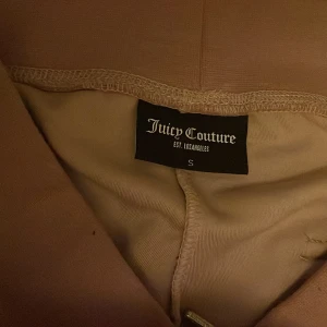 Rosa juice couture - Säljer nu mina ljus rosa juice i storlek s för 850 ink frakt Dem är använda fåtalgånger och är i nyskick :) 