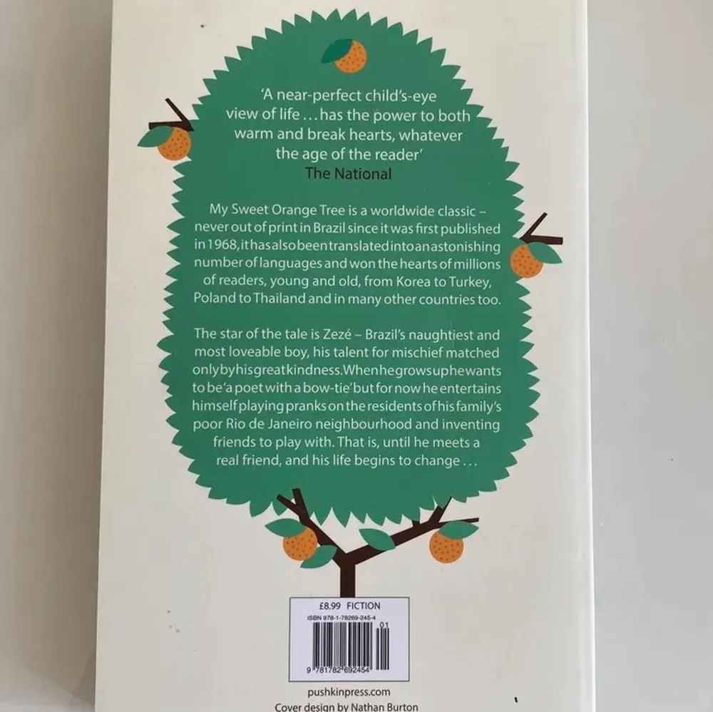 ”My sweet orange tree.” På engelska. Jag har precis läst klart boken och den är en favorit! Frakten är inkluderad i priset.. Övrigt.