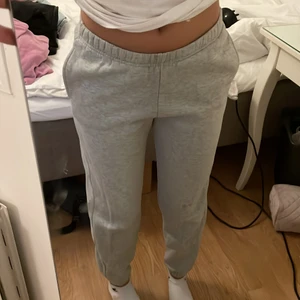 Mjukisbyxor  - Mjukisbyxor från Gina tricot stl xxs passar även xs (ANVÄND EJ KÖP DIREKT FUNKTIONEN!)