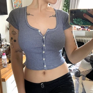 Topp - Så fin, skön och stretchig tröja från Brandy Melville som jag tyvärr inte använder. Möts upp i Stockholm eller skickar mot fraktkostnad <3