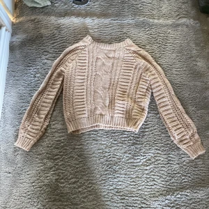 Stickad tröja - En jätte fin och kön och luftigt tröja