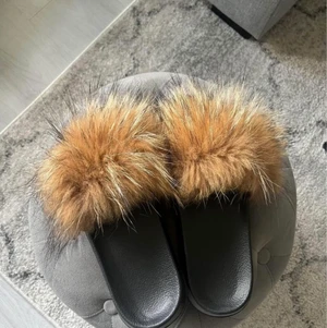 Skor  - Använda 1 gång kanske knappt det, säljer för jag inte har någon användning av dem. Storlek 38 