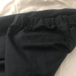 Kostymbyxor  - Säljer mina kostymbyxor från KAFFE köpta för 699 från boozt.com men säljer för 300 använda 2 gånger säljer billigt då ingen annars kommer köpa 😆 postar fort !❤️