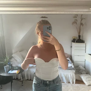 Vit body - Super fin body från zara, aldrig använd då den är lite liten🤍🤍